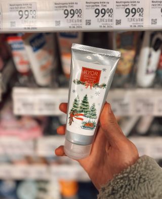 Naši zimní pohodu od teď najdete i v @dm_cesko 😍❤️ Krémy na ruce “Zimní pohoda” od značky @ryor_kosmetika , které zdobí...