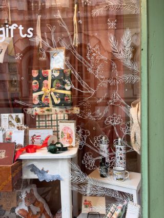 S prvním sněhem přišla do ePiPí i nová výloha.❄️Copak na ni říkáte?☺️❤️